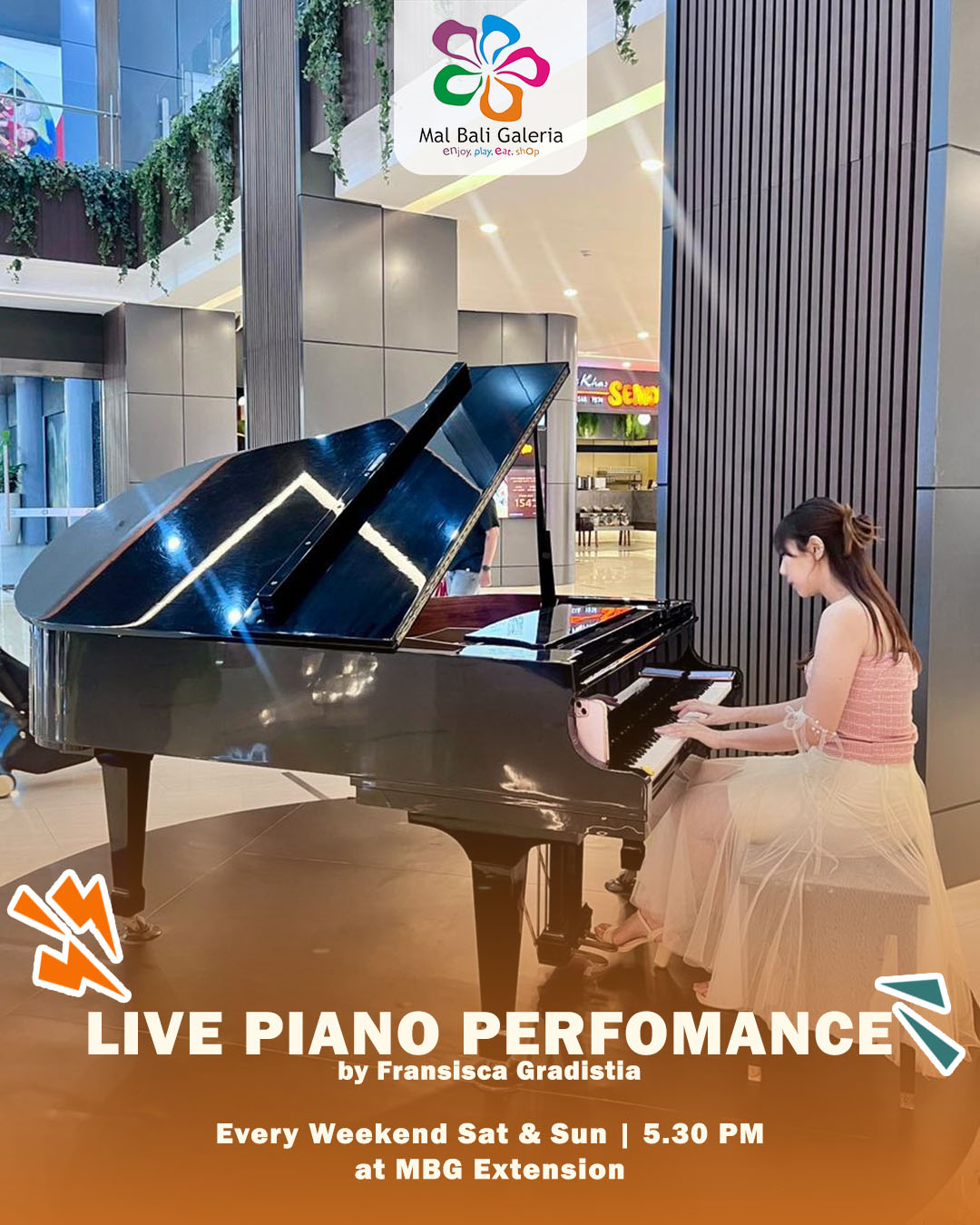 Live Piano Perfomance by Disti